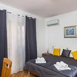 Doa - With Lovely Terrace & Sea View Apartman *