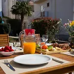 Doa - With Lovely Terrace & Sea View Apartman Mlini