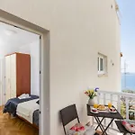 Doa - With Lovely Terrace & Sea View Apartman Mlini
