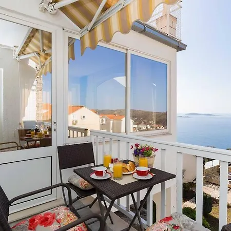 Apartment Doa - With Lovely Terrace & Sea View Mlini