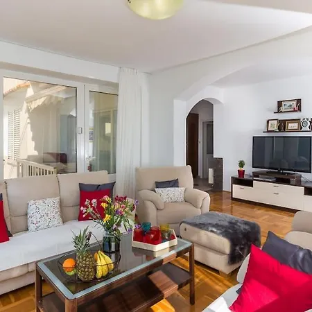 Doa - With Lovely Terrace & Sea View