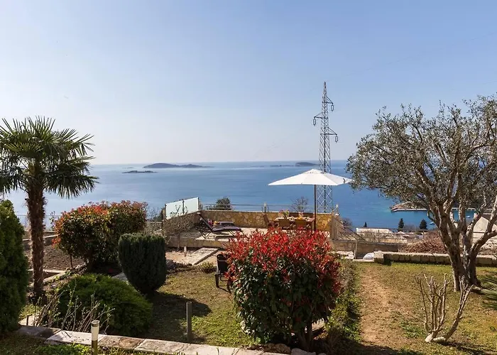 Apartament Doa - With Lovely Terrace & Sea View *