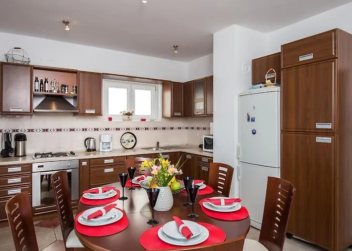 Doa - With Lovely Terrace & Sea View