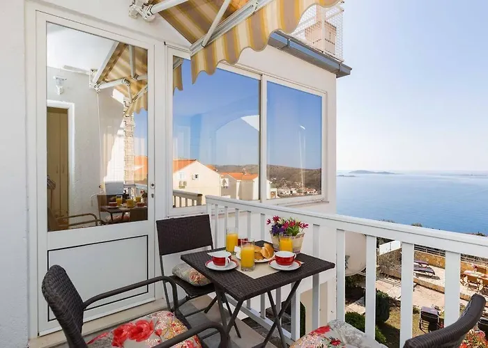 Apartament Doa - With Lovely Terrace & Sea View Mlini